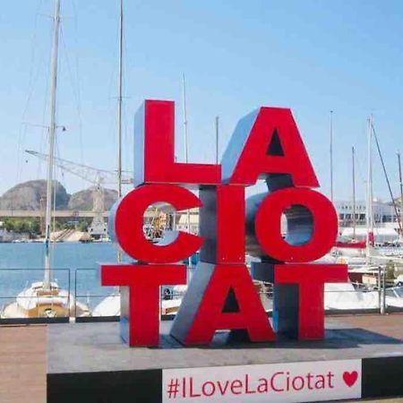 Grand T2 53M2, Proche Plages Et Port , Parking . Appartement La Ciotat Buitenkant foto