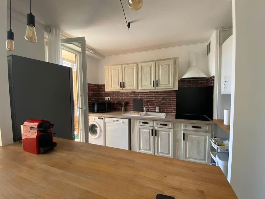 Grand T2 53M2, Proche Plages Et Port , Parking . Appartement La Ciotat Buitenkant foto