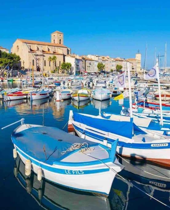 Grand T2 53M2, Proche Plages Et Port , Parking . Appartement La Ciotat Buitenkant foto